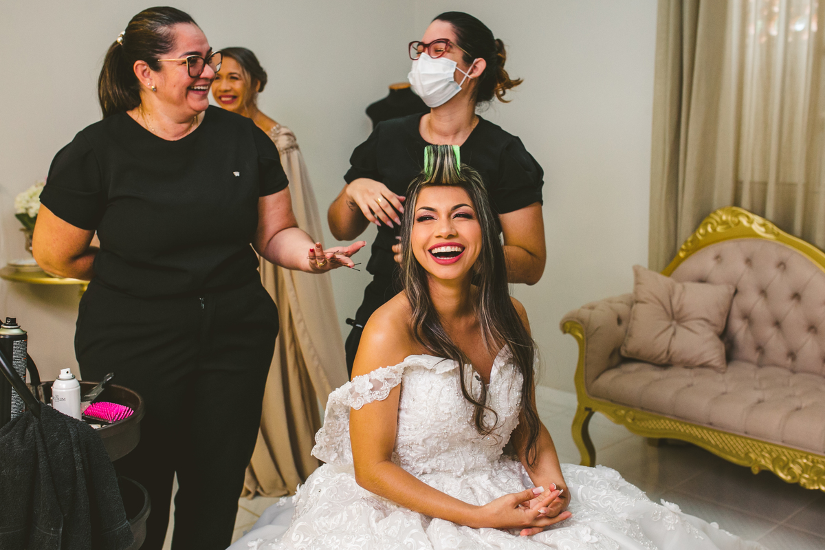 .. #noiva #wedding #weddingday #universodasnoivas #weddingdress #casamento #vestidodenoiva #madrinha#dresses #instadress #bride #weddinginspiration #lapisdenoiva #casamento #fotografodecasamento #weddingphotographer #esession#ensaio #fotografiadecasamento