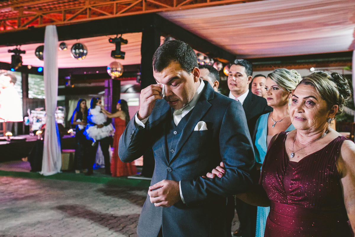 .. #noiva #wedding #weddingday #universodasnoivas #weddingdress #casamento #vestidodenoiva #madrinha#dresses #instadress #bride #weddinginspiration #lapisdenoiva #casamento #fotografodecasamento #weddingphotographer #esession#ensaio #fotografiadecasamento