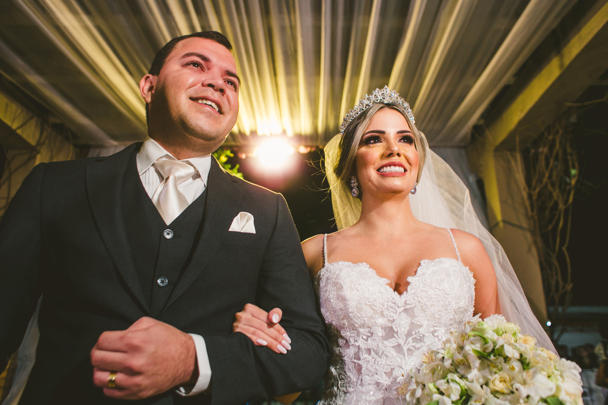 .. #noiva #wedding #weddingday #universodasnoivas #weddingdress #casamento #vestidodenoiva #madrinha#dresses #instadress #bride #weddinginspiration #lapisdenoiva #casamento #fotografodecasamento #weddingphotographer #esession#ensaio #fotografiadecasamento