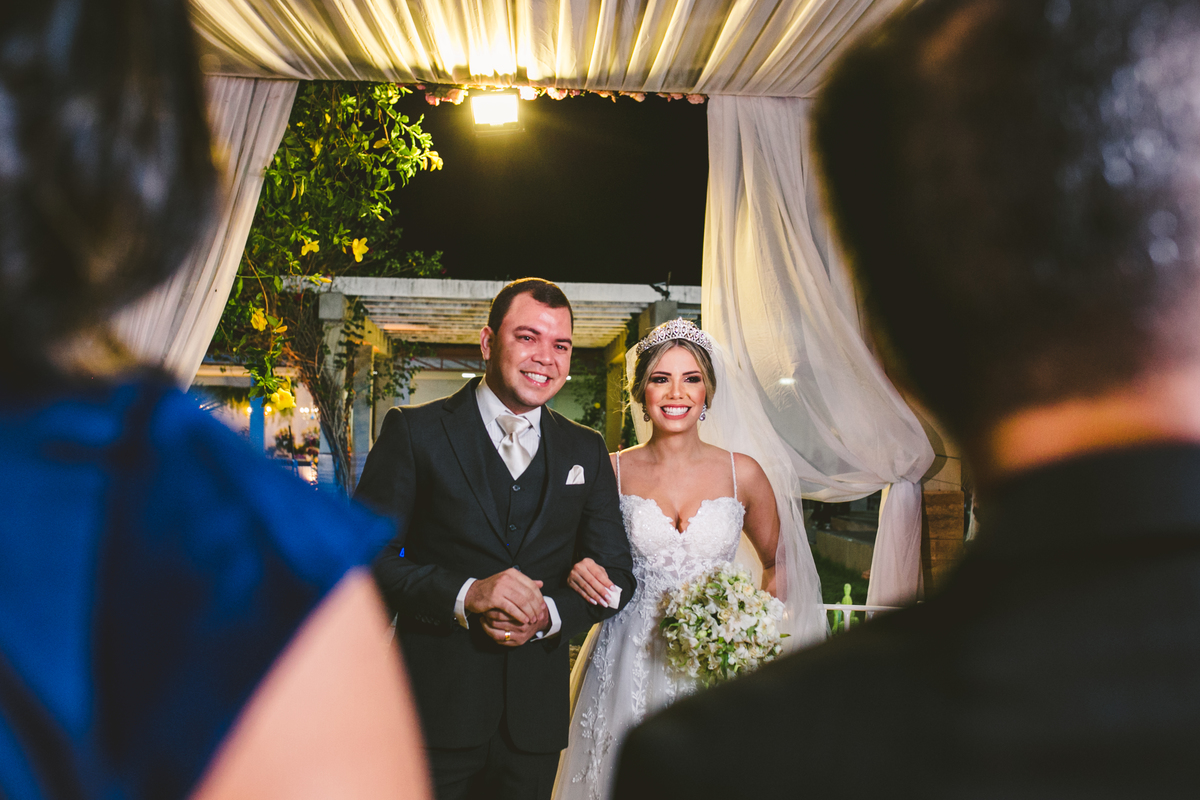 .. #noiva #wedding #weddingday #universodasnoivas #weddingdress #casamento #vestidodenoiva #madrinha#dresses #instadress #bride #weddinginspiration #lapisdenoiva #casamento #fotografodecasamento #weddingphotographer #esession#ensaio #fotografiadecasamento