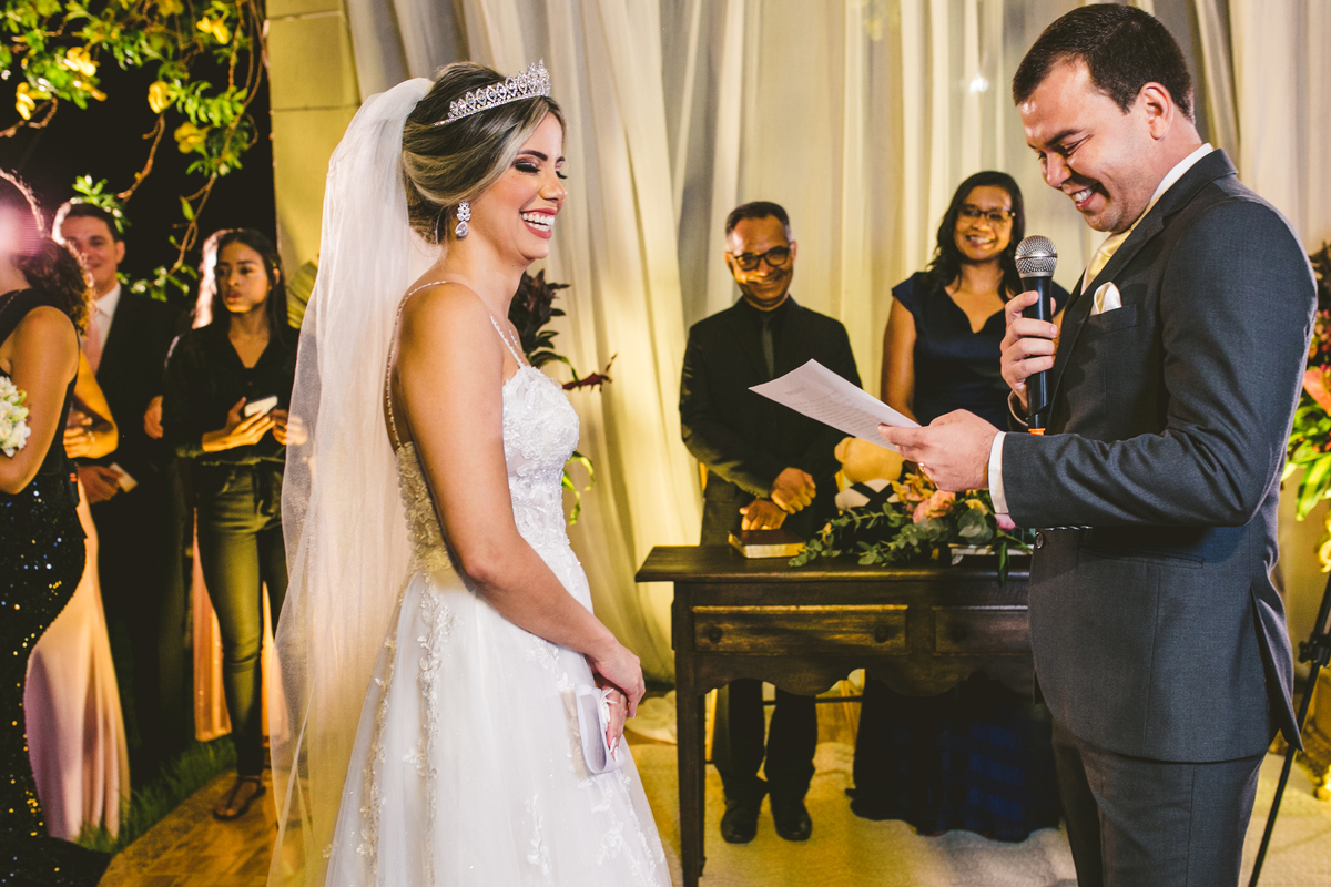 .. #noiva #wedding #weddingday #universodasnoivas #weddingdress #casamento #vestidodenoiva #madrinha#dresses #instadress #bride #weddinginspiration #lapisdenoiva #casamento #fotografodecasamento #weddingphotographer #esession#ensaio #fotografiadecasamento