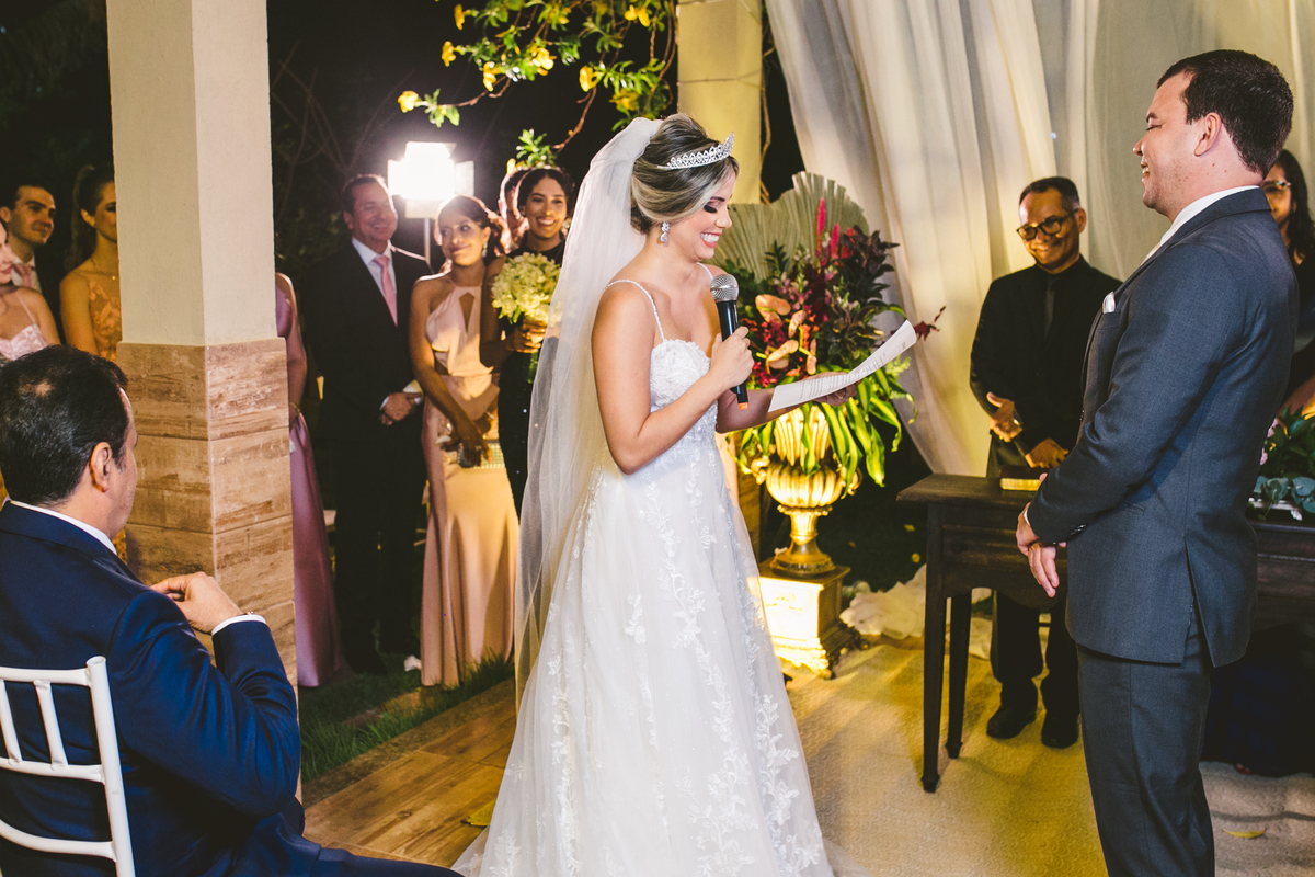 .. #noiva #wedding #weddingday #universodasnoivas #weddingdress #casamento #vestidodenoiva #madrinha#dresses #instadress #bride #weddinginspiration #lapisdenoiva #casamento #fotografodecasamento #weddingphotographer #esession#ensaio #fotografiadecasamento