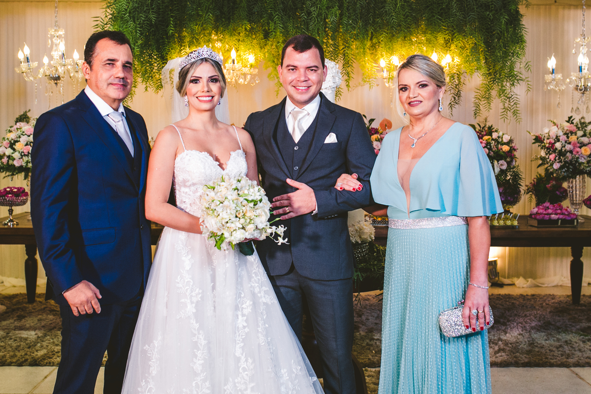 .. #noiva #wedding #weddingday #universodasnoivas #weddingdress #casamento #vestidodenoiva #madrinha#dresses #instadress #bride #weddinginspiration #lapisdenoiva #casamento #fotografodecasamento #weddingphotographer #esession#ensaio #fotografiadecasamento