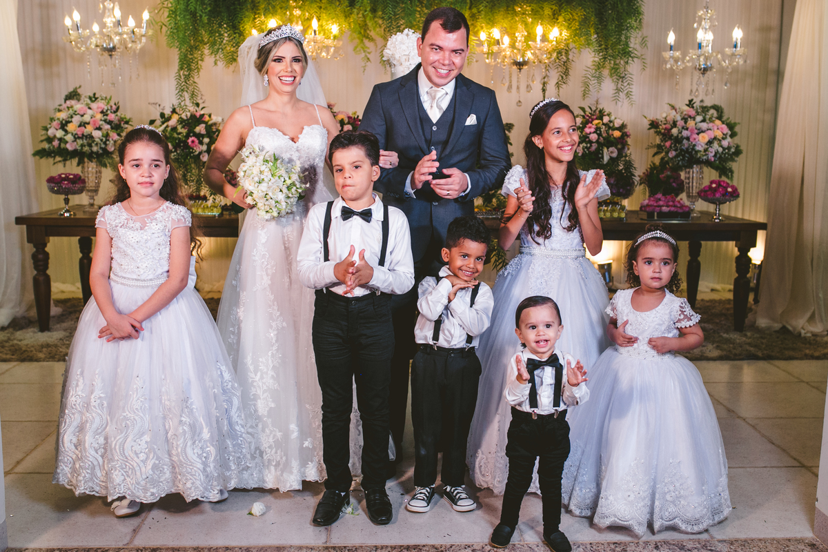 .. #noiva #wedding #weddingday #universodasnoivas #weddingdress #casamento #vestidodenoiva #madrinha#dresses #instadress #bride #weddinginspiration #lapisdenoiva #casamento #fotografodecasamento #weddingphotographer #esession#ensaio #fotografiadecasamento