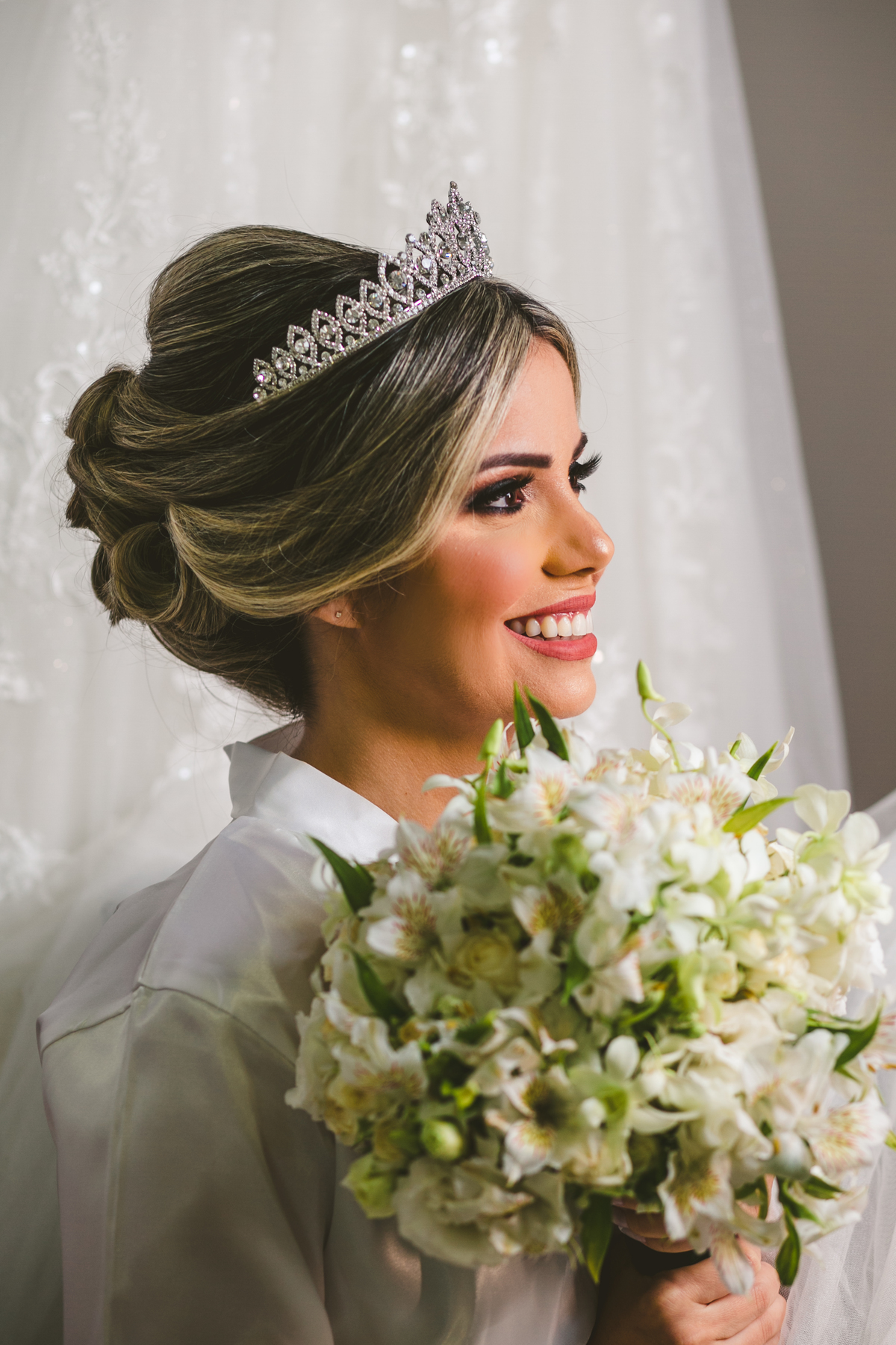 .. #noiva #wedding #weddingday #universodasnoivas #weddingdress #casamento #vestidodenoiva #madrinha#dresses #instadress #bride #weddinginspiration #lapisdenoiva #casamento #fotografodecasamento #weddingphotographer #esession#ensaio #fotografiadecasamento