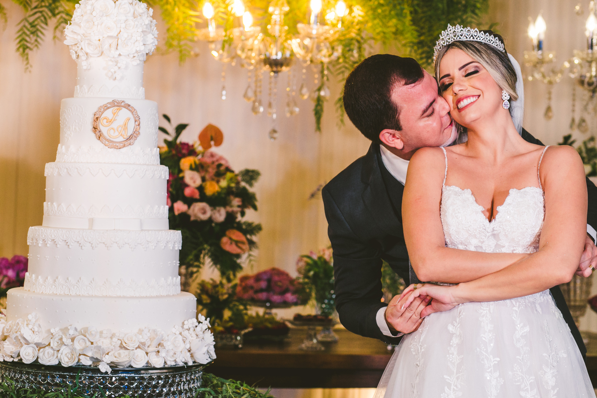 .. #noiva #wedding #weddingday #universodasnoivas #weddingdress #casamento #vestidodenoiva #madrinha#dresses #instadress #bride #weddinginspiration #lapisdenoiva #casamento #fotografodecasamento #weddingphotographer #esession#ensaio #fotografiadecasamento