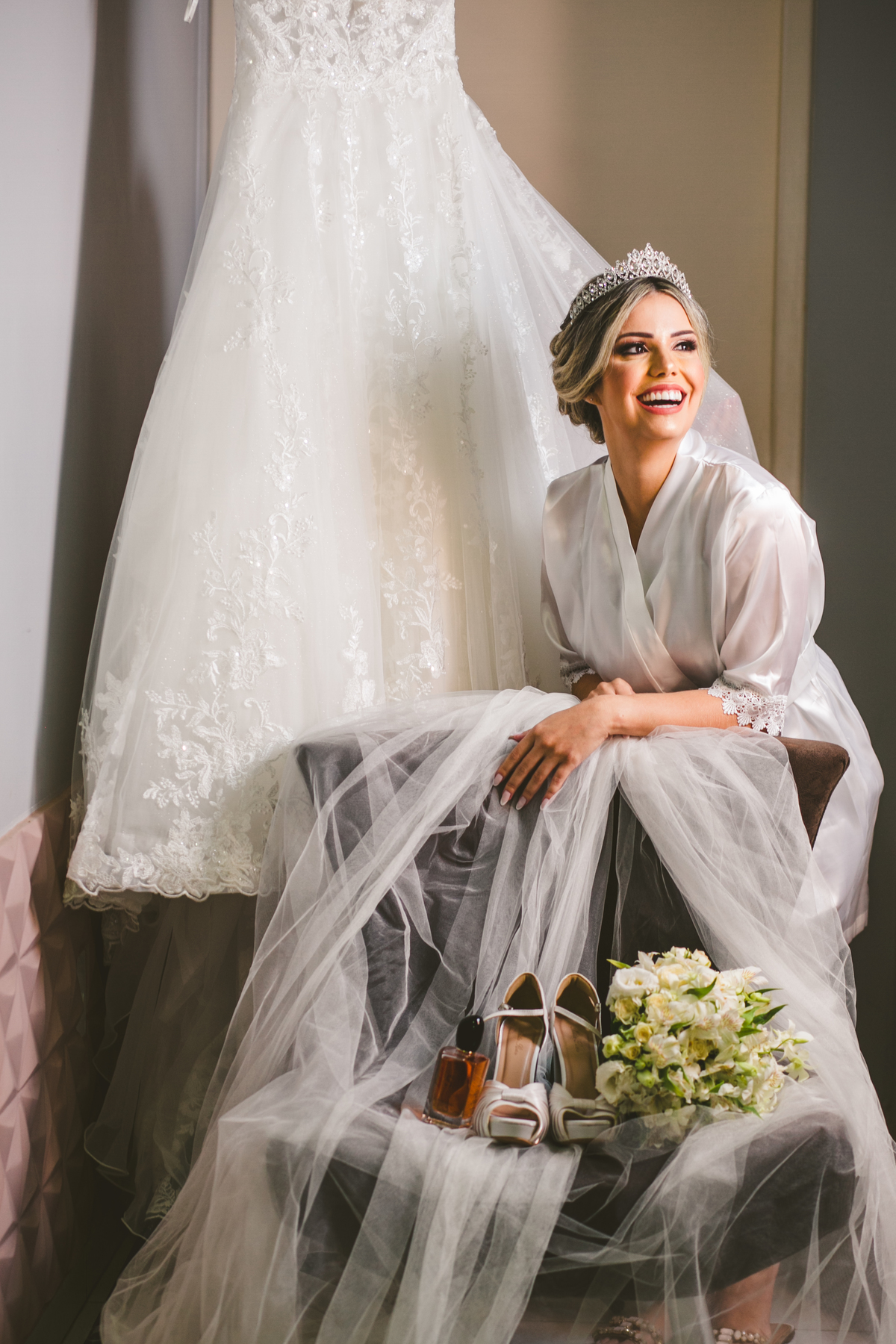 .. #noiva #wedding #weddingday #universodasnoivas #weddingdress #casamento #vestidodenoiva #madrinha#dresses #instadress #bride #weddinginspiration #lapisdenoiva #casamento #fotografodecasamento #weddingphotographer #esession#ensaio #fotografiadecasamento