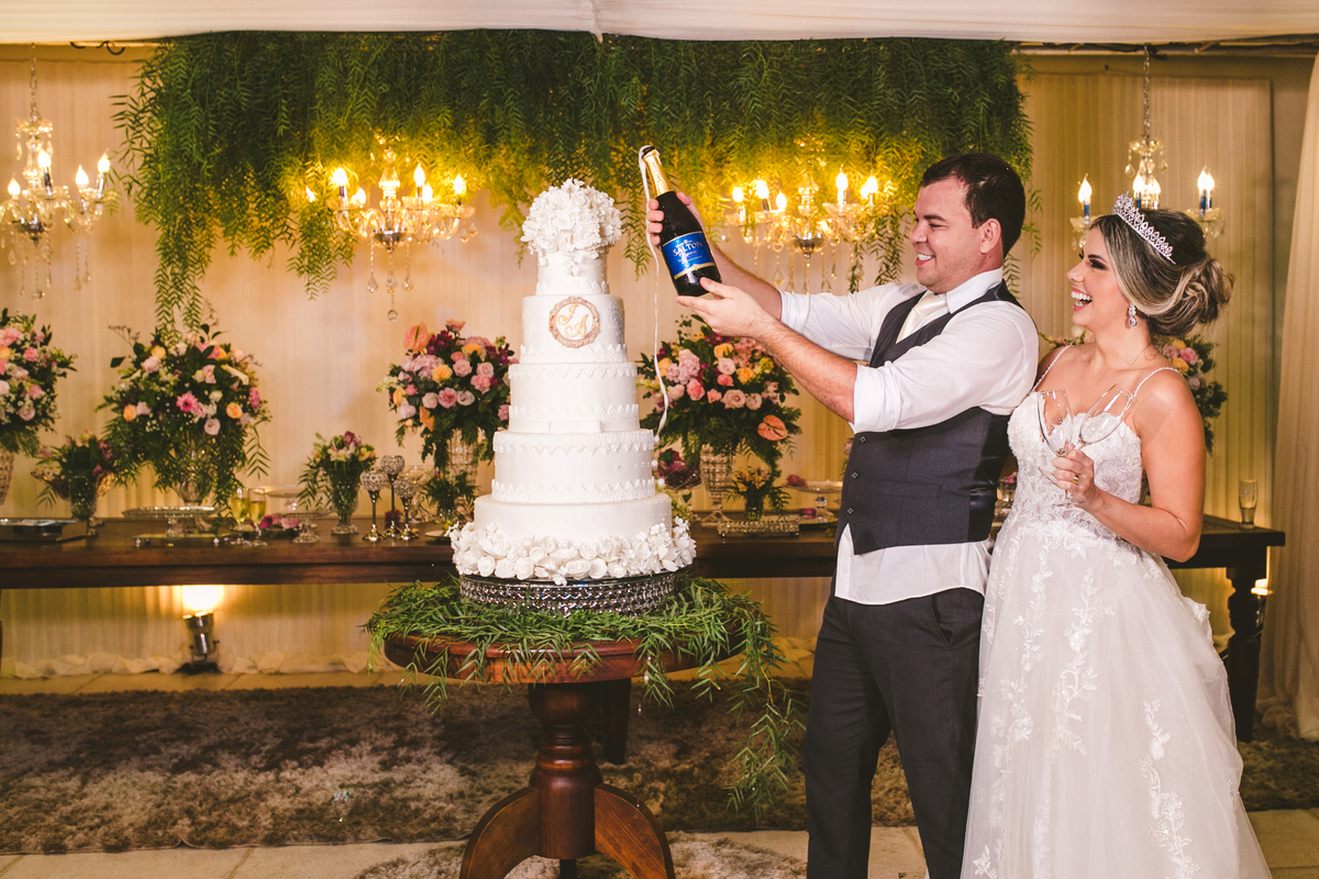 .. #noiva #wedding #weddingday #universodasnoivas #weddingdress #casamento #vestidodenoiva #madrinha#dresses #instadress #bride #weddinginspiration #lapisdenoiva #casamento #fotografodecasamento #weddingphotographer #esession#ensaio #fotografiadecasamento