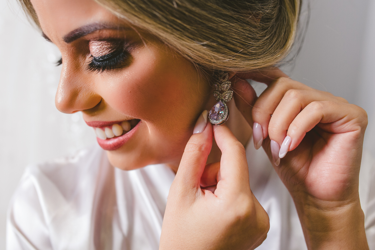 .. #noiva #wedding #weddingday #universodasnoivas #weddingdress #casamento #vestidodenoiva #madrinha#dresses #instadress #bride #weddinginspiration #lapisdenoiva #casamento #fotografodecasamento #weddingphotographer #esession#ensaio #fotografiadecasamento