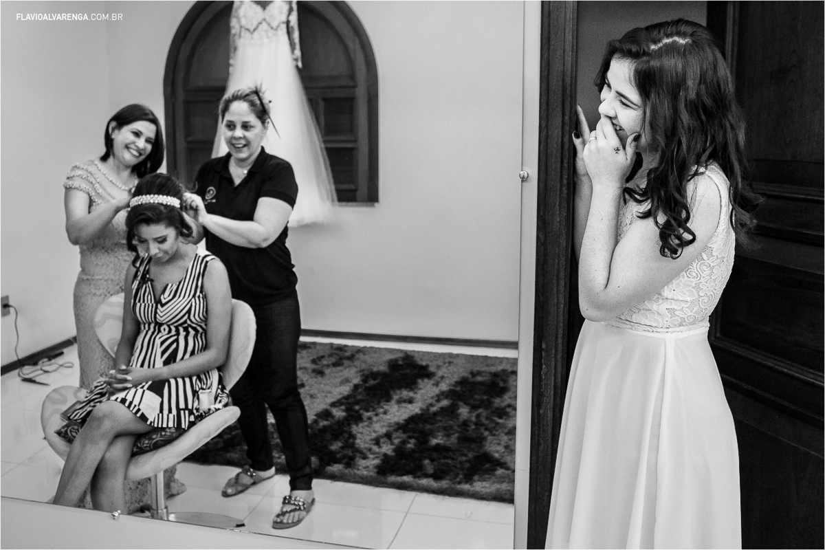 emoção durante a arrumação da noiva