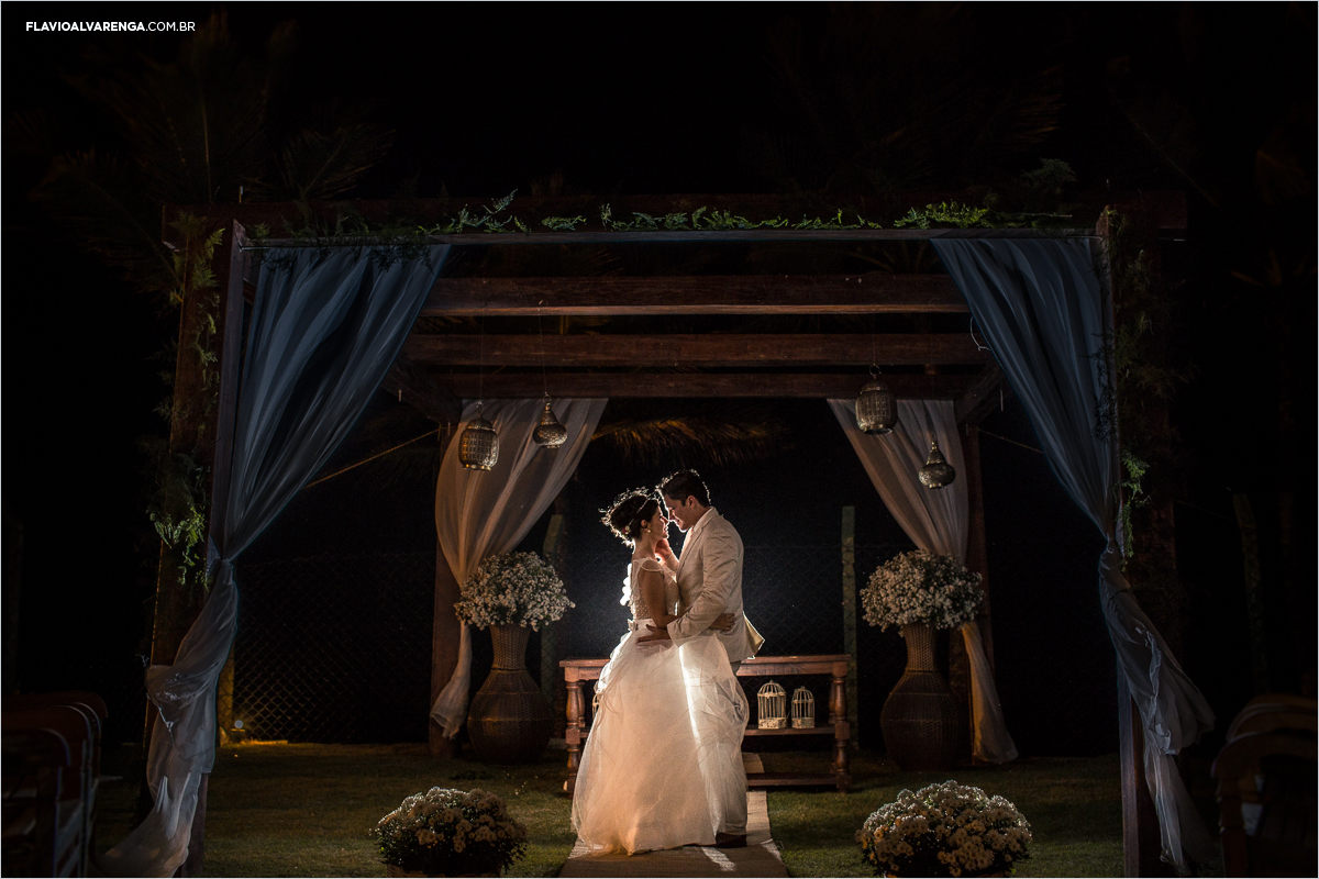 foto criativa de casamento do noivo e da noiva 