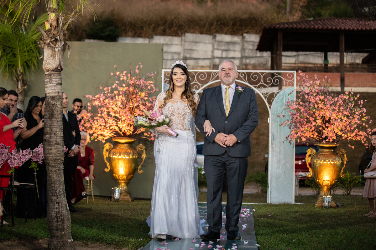 Entrada da noiva com buque