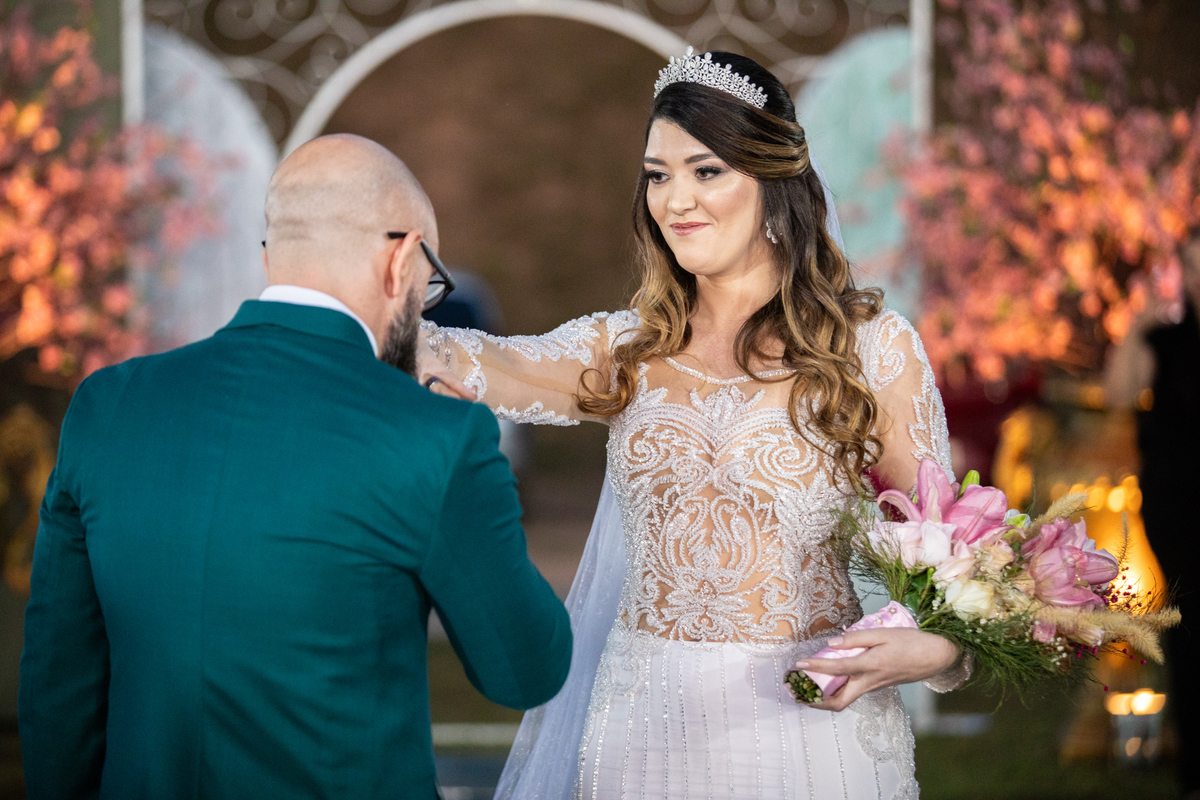 Entrada da noiva com buque