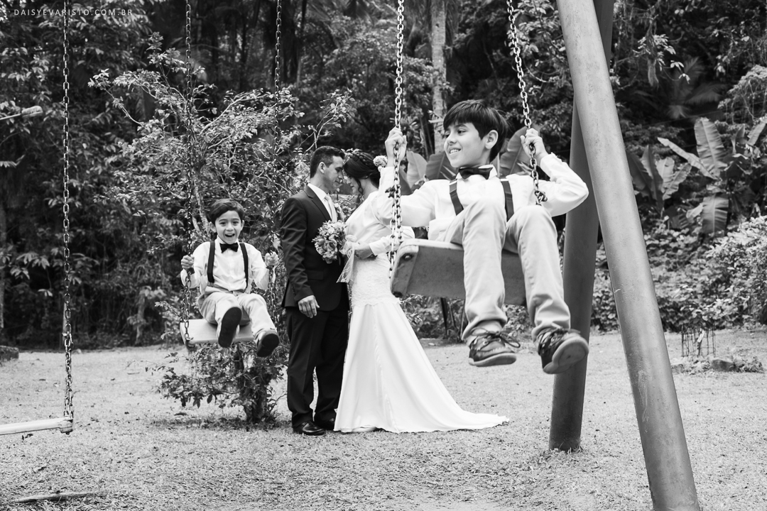 casamento no campo joinville wedding casamento de dia 
celebração ao ar livre fotografia brincadeira casamento profissional noiva noivo noivos agape cerimonial sophie emporio buque