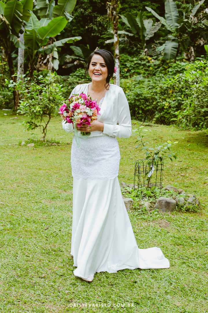 casamento no campo joinville wedding casamento de dia 
celebração ao ar livre fotografia brincadeira casamento profissional noiva noivo noivos agape cerimonial sophie emporio buque ensaio