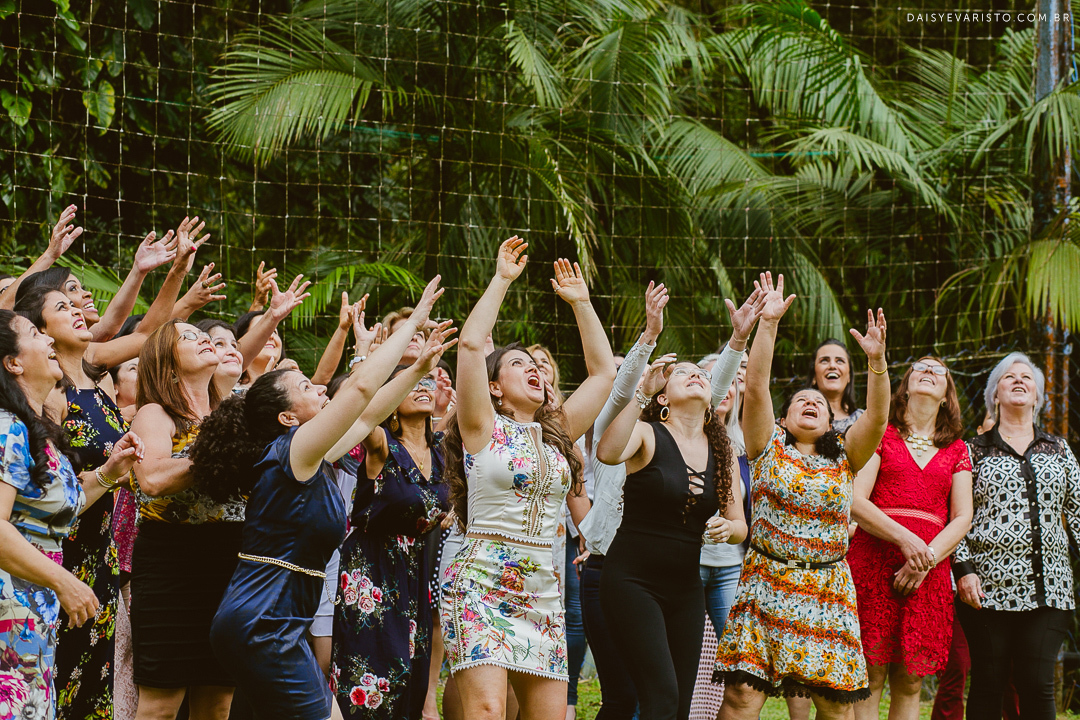 casamento no campo joinville wedding casamento de dia 
celebração ao ar livre fotografia brincadeira casamento profissional noiva noivo noivos agape cerimonial sophie emporio buque