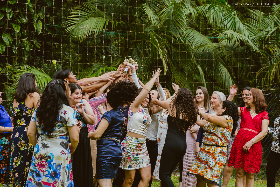 casamento no campo joinville wedding casamento de dia 
celebração ao ar livre fotografia brincadeira casamento profissional noiva noivo noivos agape cerimonial sophie emporio buque