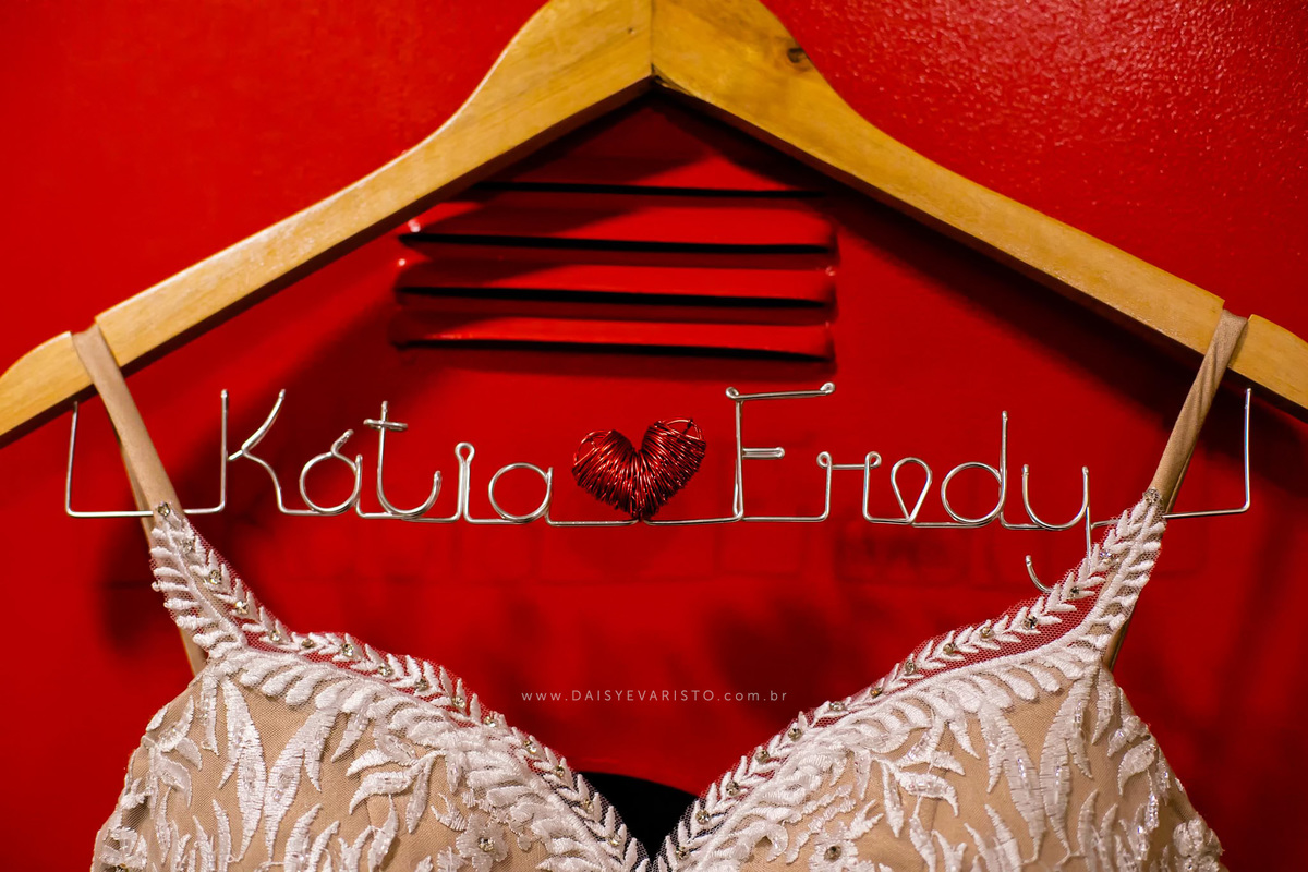 fotografo de casamento joinville terroir gastronomia katia e fredy hotel mercure making da noiva mini wedding noiva linda noivo lindo ilma socha cerimonialista decoração cabide mini wedding