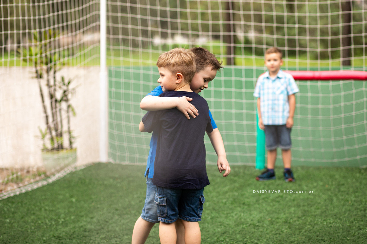 fotografo casamento aniversario ensaio modelo book joinville enzo 6 anos minions ledoleta zott DF models parabéns bolo docinhos tirolesa festa de aniversario Buffet infantil