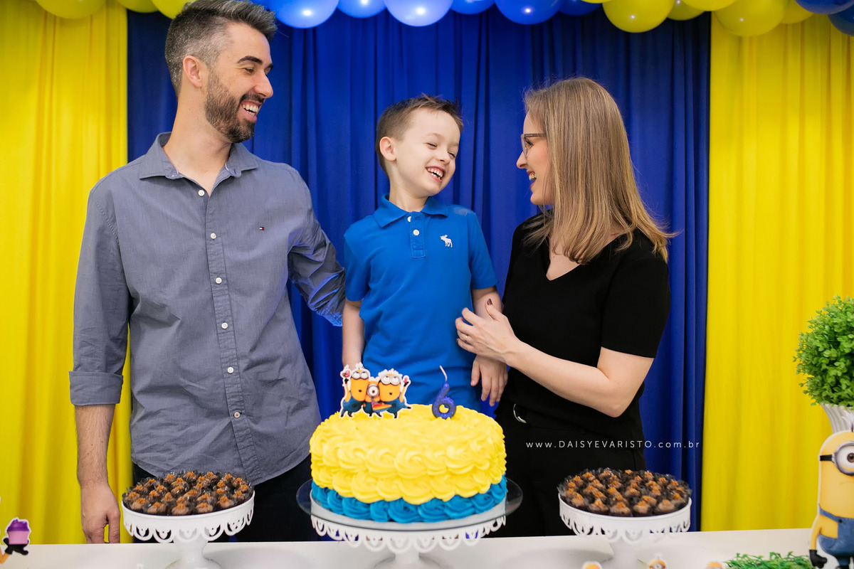 fotografo casamento aniversario ensaio modelo book joinville enzo 6 anos minions ledoleta zott DF models parabéns bolo docinhos tirolesa festa de aniversario Buffet infantil