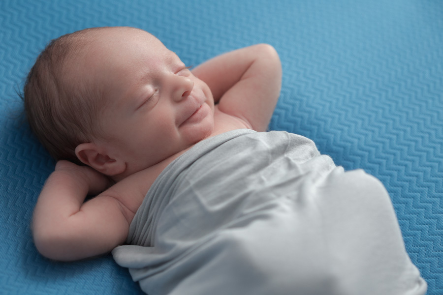 Ensaio Newborn do Leonardo, realizado no conforto do seu lar em São José dos Pinhais