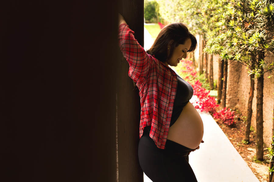 Ensaio fotográfico de gestante realizado no  Condomínio Spazio Castel di Bettega - Portão - Curitiba