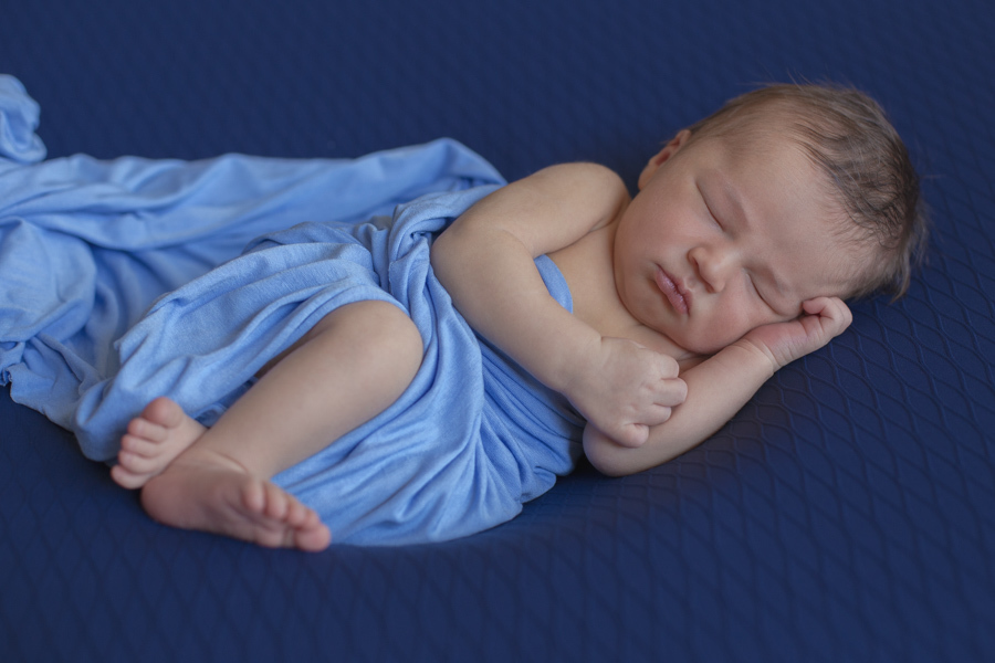 Ensaio Newborn do Luís Vinicius - Realizado no Jardim Social/Curitiba. Trabalhamos um estilo mais orgânico, onde deixamos o bebê totalmente à vontade, de forma que se sentisse confortável, assim conseguimos registrar com sucesso o quão lindo o Luís é!