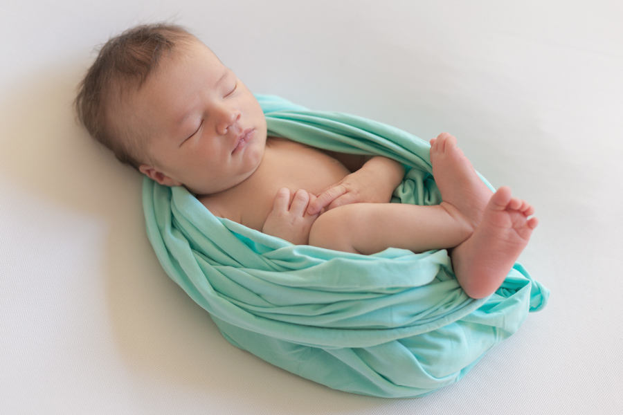 Ensaio Newborn do Luís Vinicius - Realizado no Jardim Social/Curitiba. Trabalhamos um estilo mais orgânico, onde deixamos o bebê totalmente à vontade, de forma que se sentisse confortável, assim conseguimos registrar com sucesso o quão lindo o Luís é!