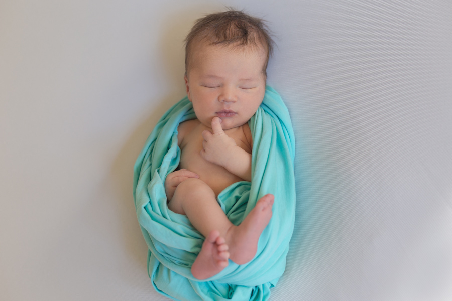 Ensaio Newborn do Luís Vinicius - Realizado no Jardim Social/Curitiba. Trabalhamos um estilo mais orgânico, onde deixamos o bebê totalmente à vontade, de forma que se sentisse confortável, assim conseguimos registrar com sucesso o quão lindo o Luís é!