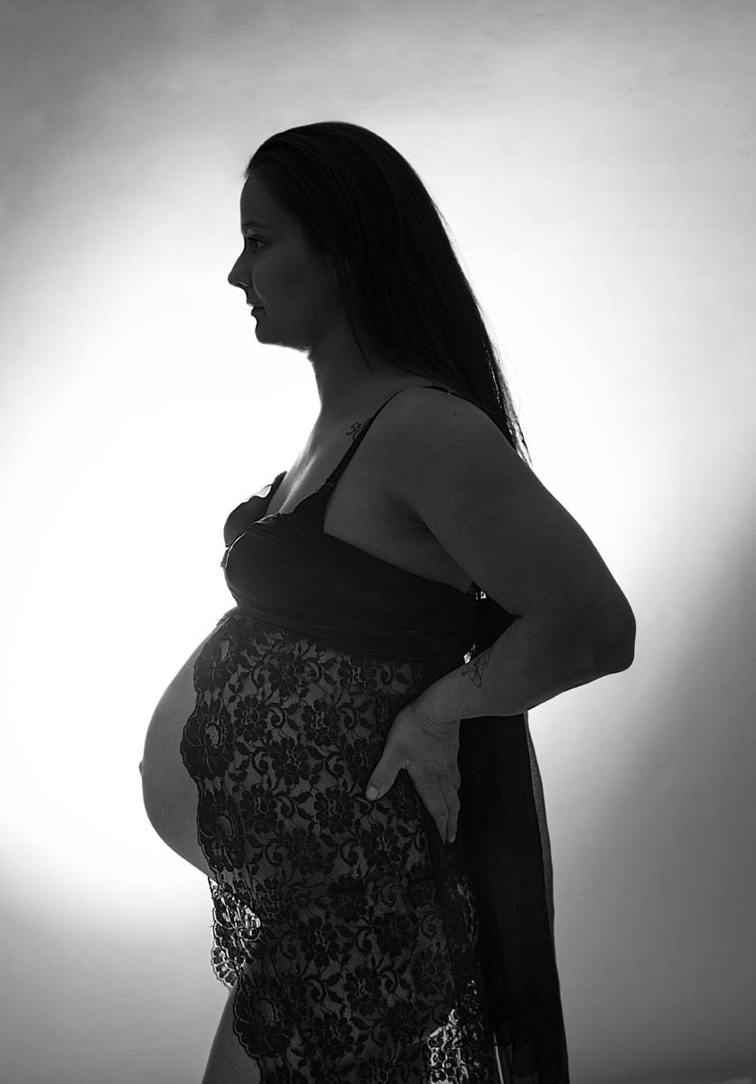 Contraluz de sesión de embarazada en Tarragona