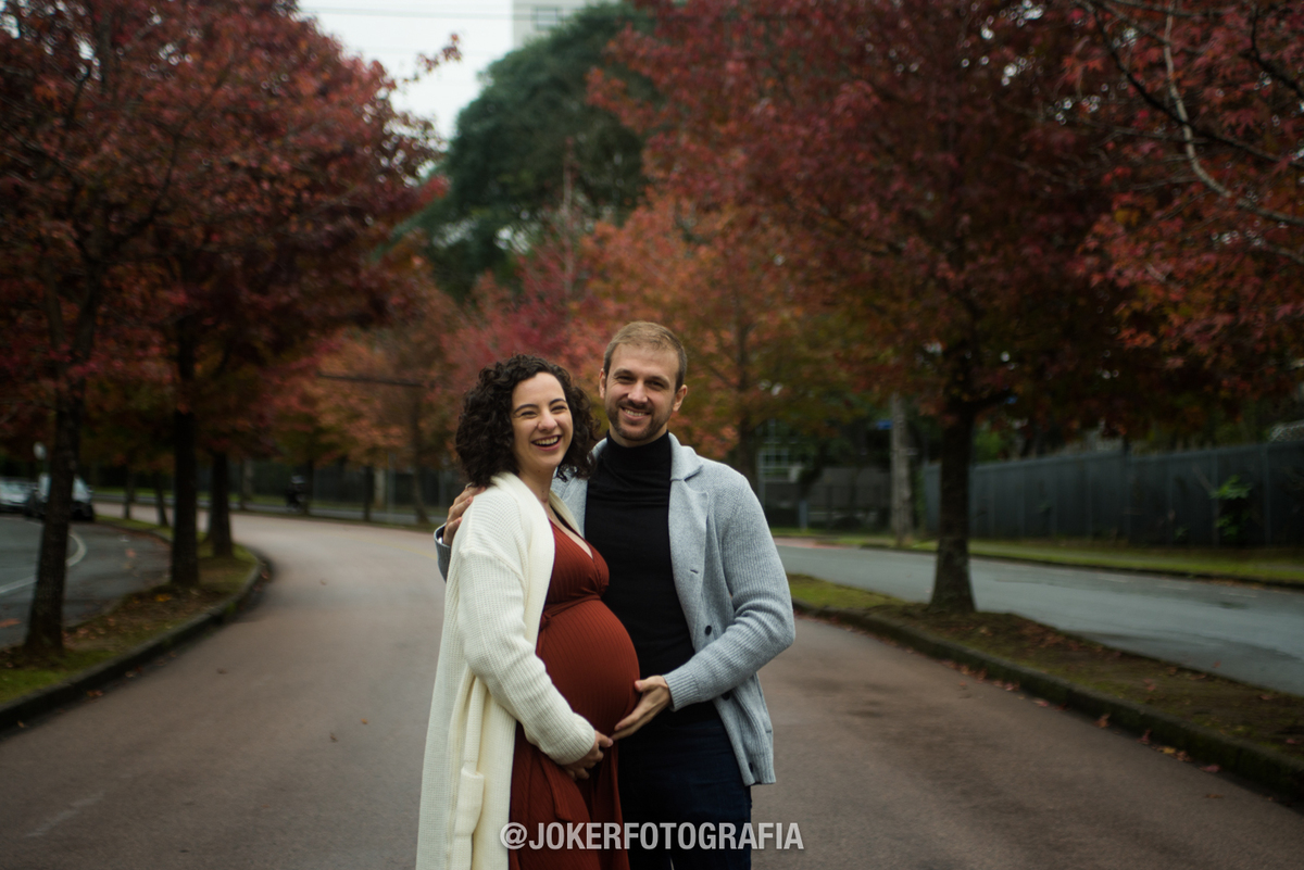 árvore de outono no ensaio de gestante em curitiba