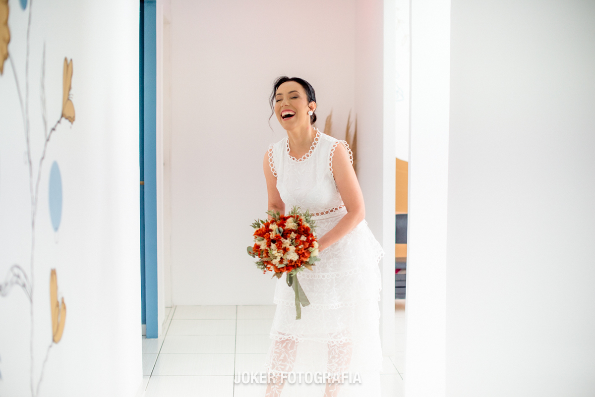 fotógrafo de casamento em curitiba noiva se arrumando