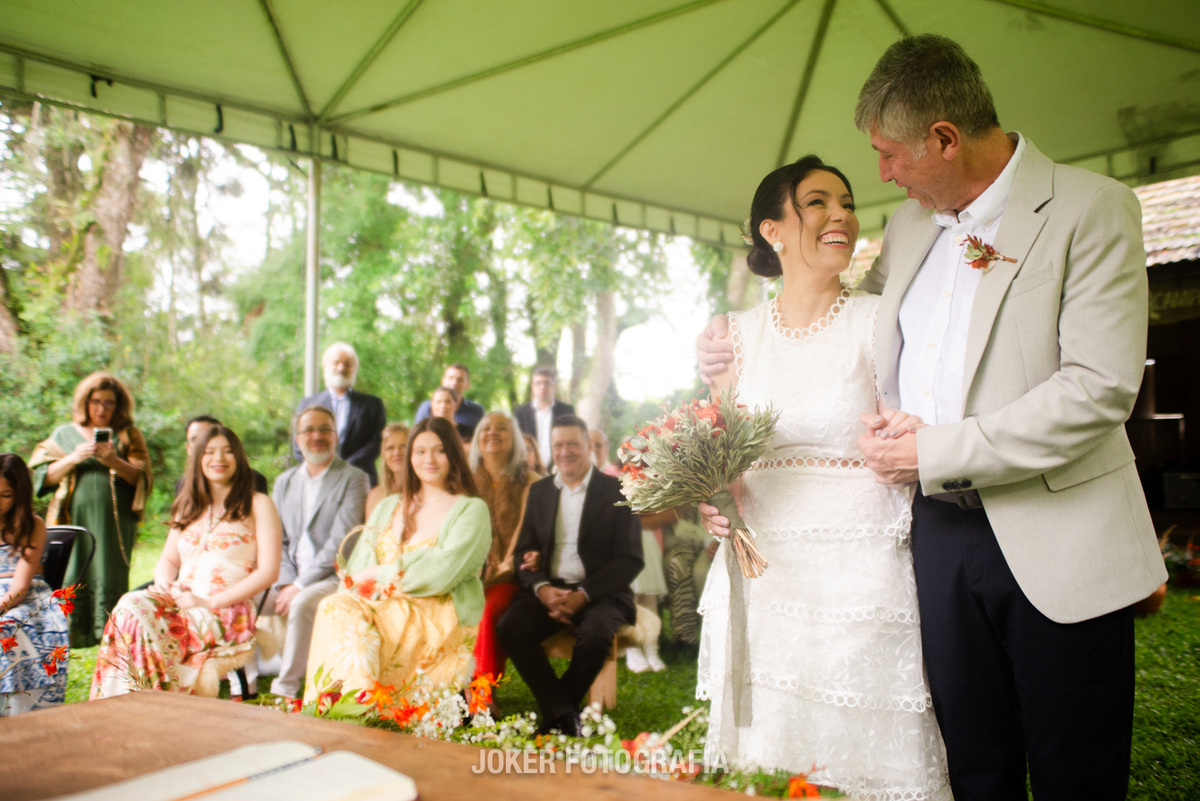 casamento ao ar livre em restaurante com decoração rústica em curitiba são luiz do purunã
