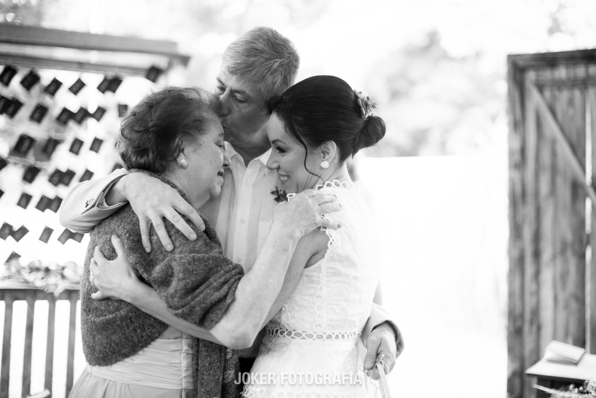 mãe do noivo é uma das pessoa smais importantes para se fotografar durante uma cerimonia de casamento
