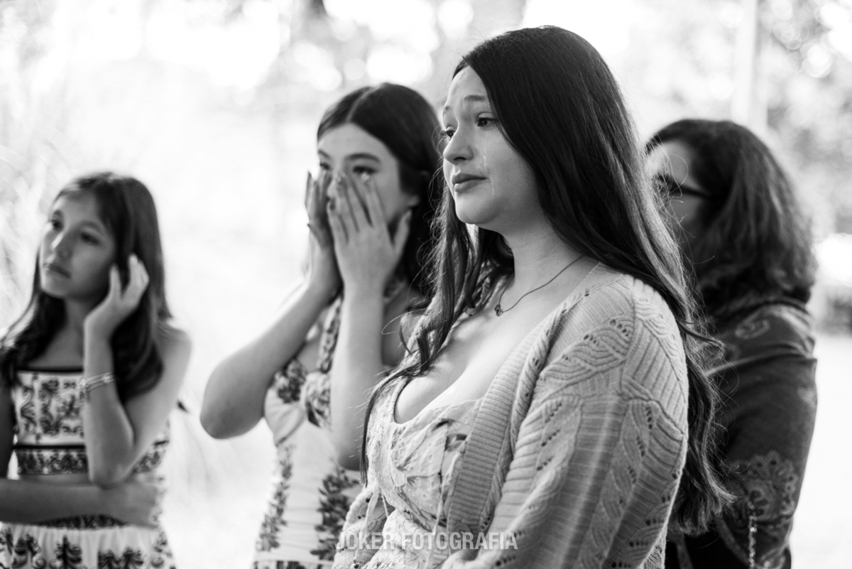 filhas dos noivos fotografia preto e branco emocionante