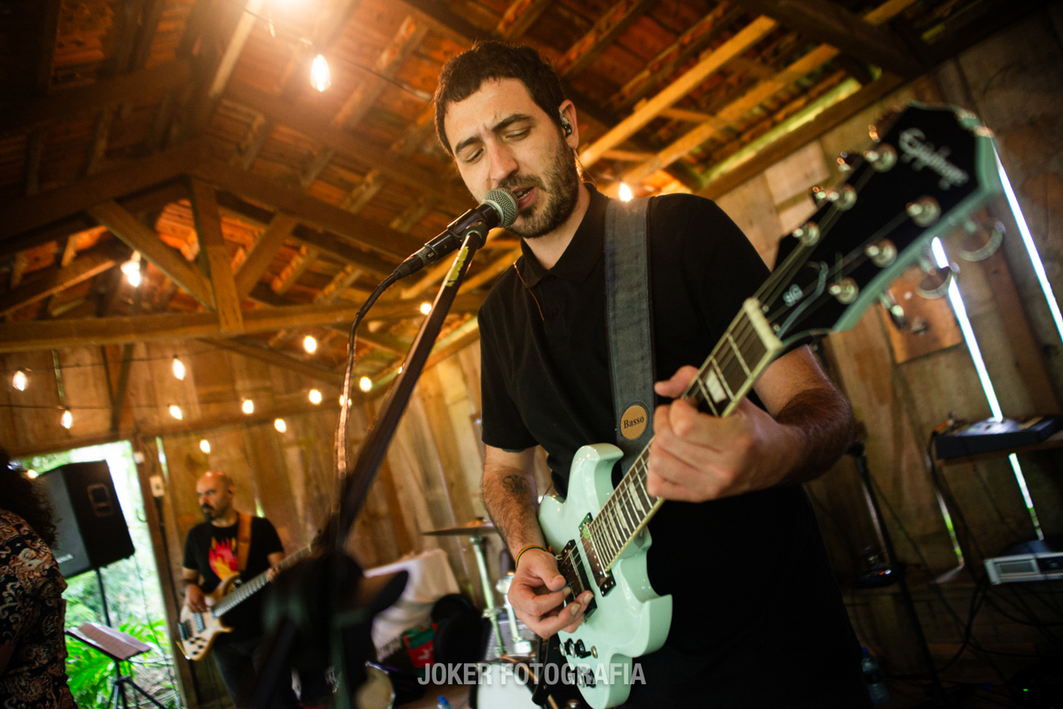 guitarrista da banda baile braza animação de festas em curitiba