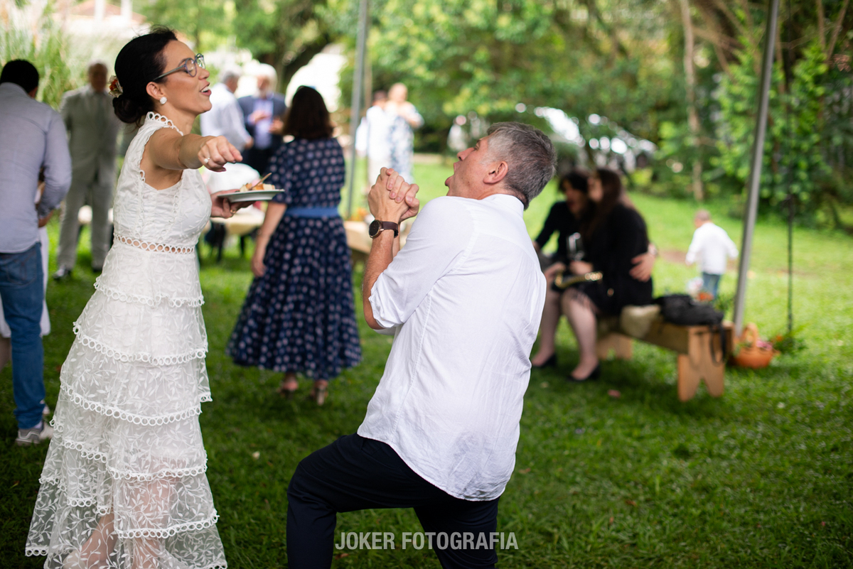 Encontre o fotógrafo ideal para casamento em Curitiba que transforma emoções reais em memórias inesquecíveis