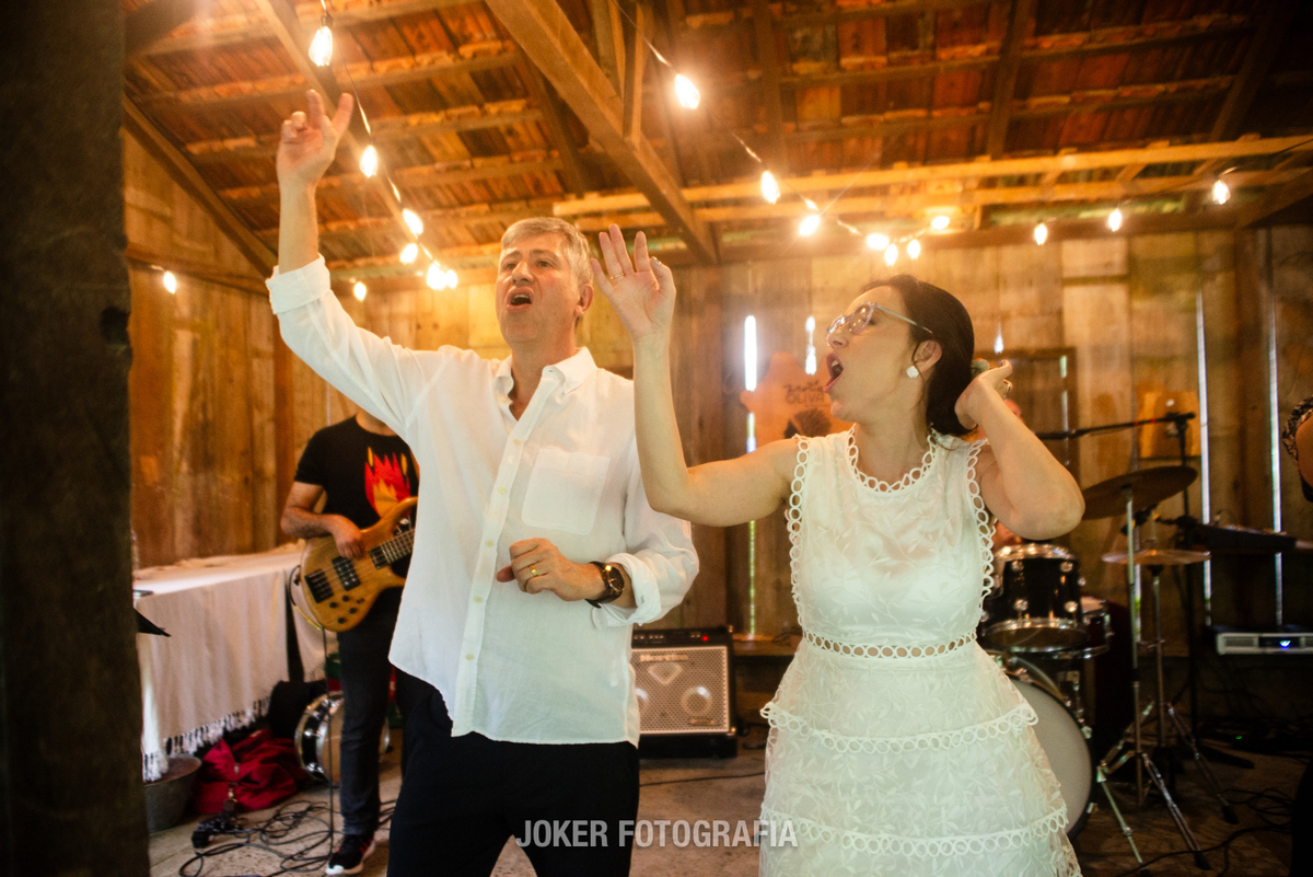 Fotografia de casamento em Curitiba com estilo documental, capturando cada detalhe com espontaneidade e sensibilidade