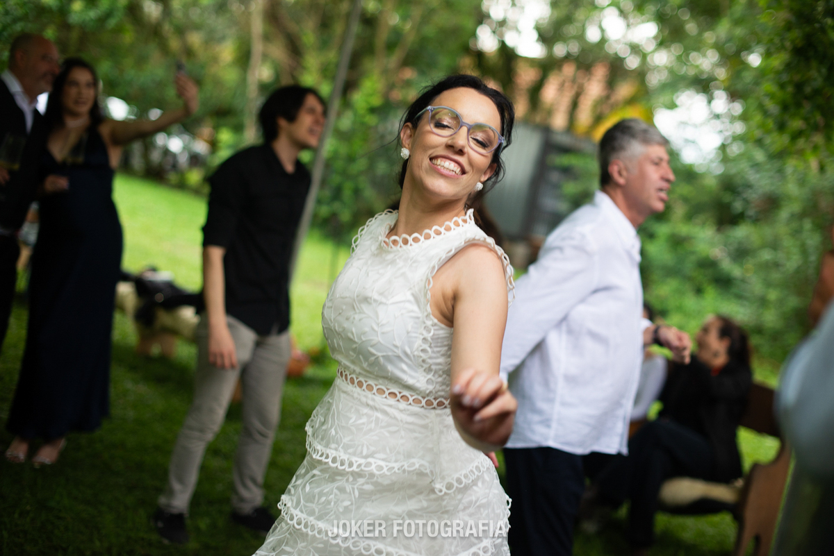 Fotografia de casamento espontânea e natural em Curitiba, perfeita para noivas que buscam autenticidade