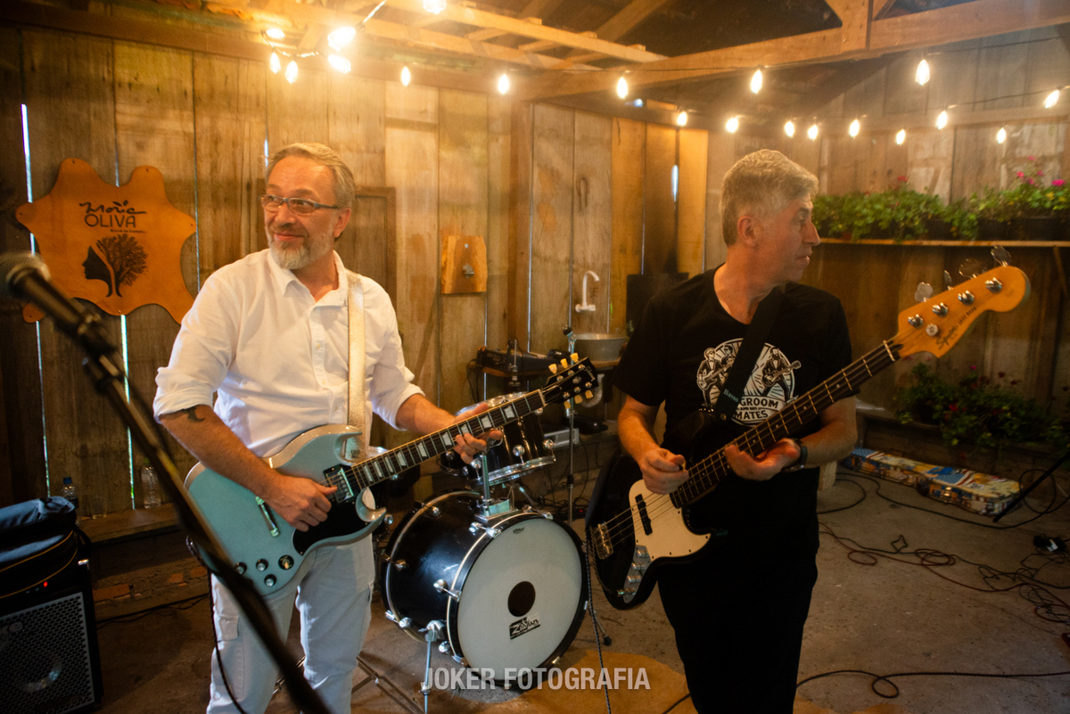 banda do noivo com os convidados