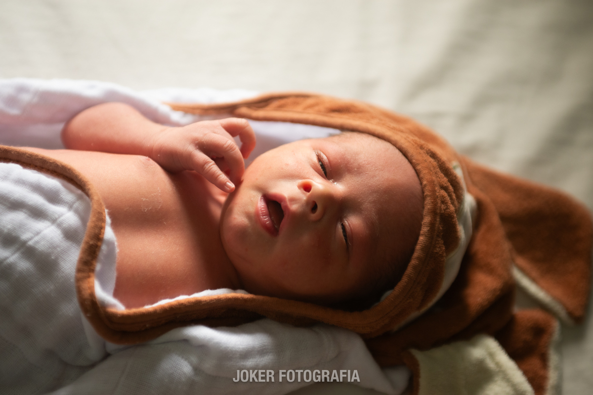 fotos de bebê recem nascido em curitiba em casa fotógrafo profissional