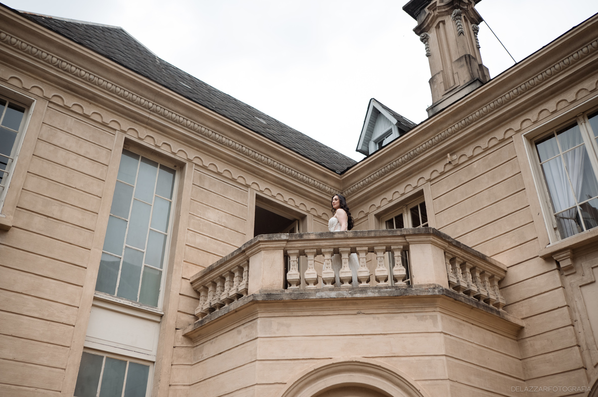Ensaio de noiva elegante no Castelo do Batel