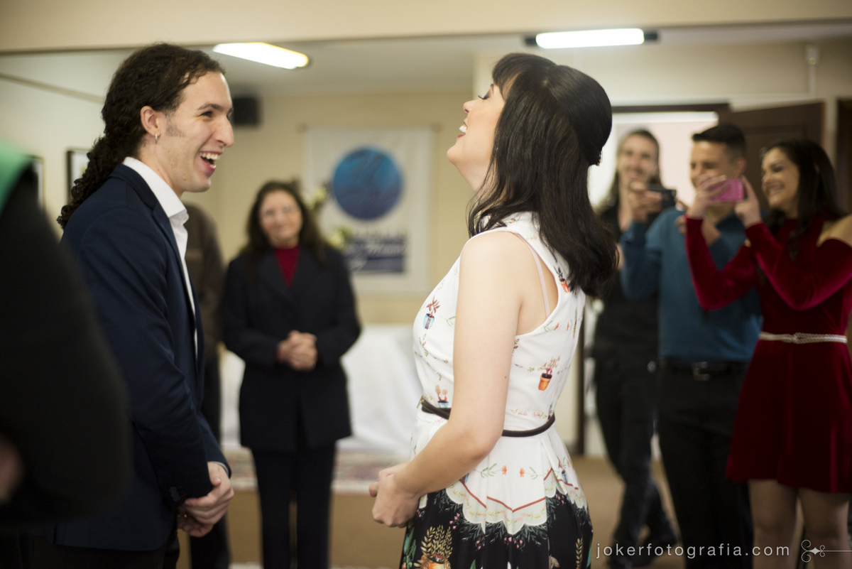 noiva faz votos de casamento durante cerimônia em cartório