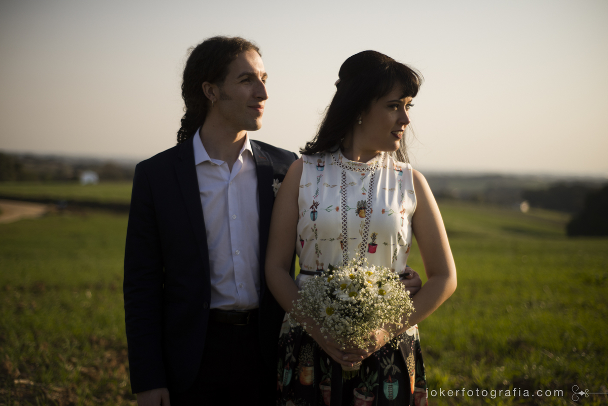 ensaio de casal em campo próximo a curitiba