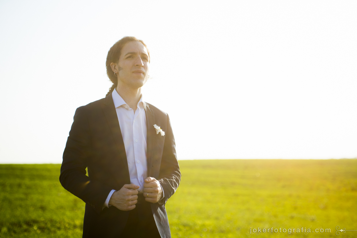 retratos do noivo no dia do casamento civil