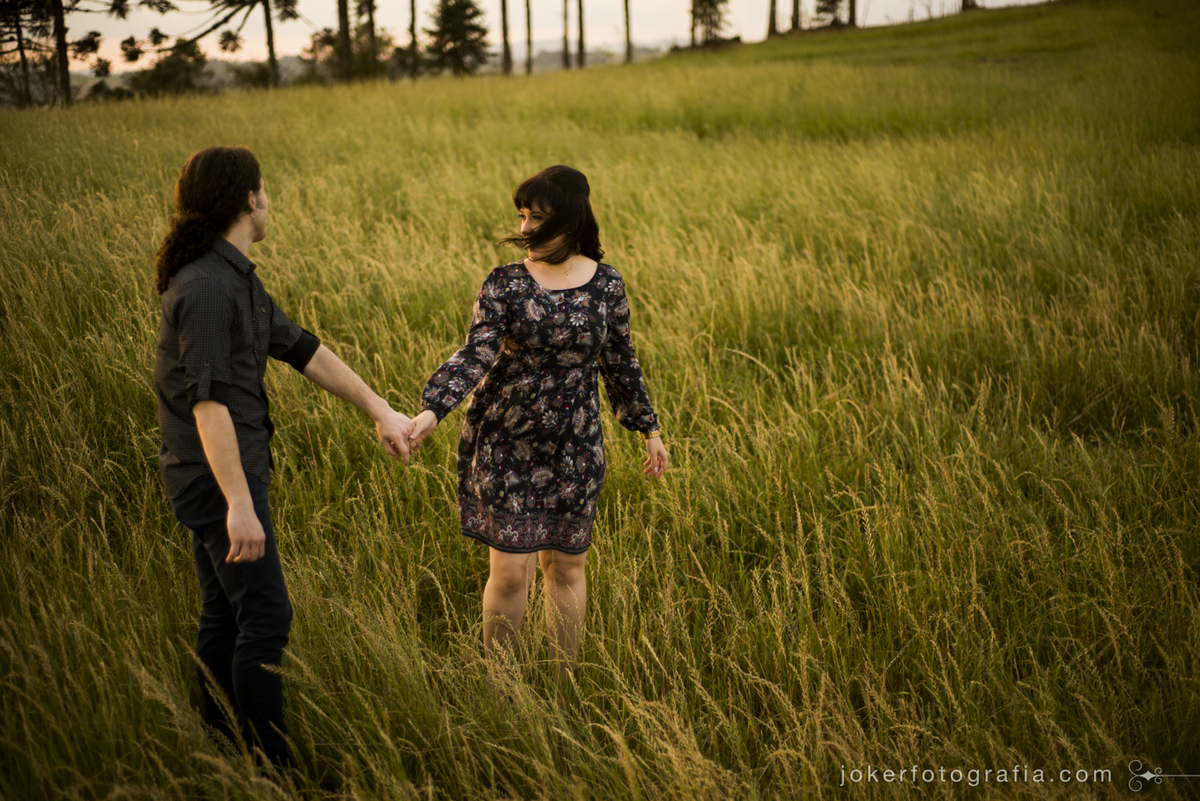 ensaio pre-wedding no campo