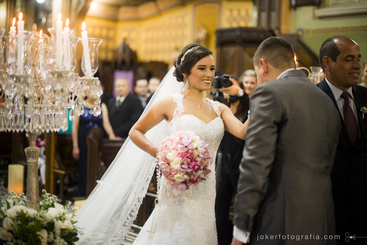 noivo vendo a noiva pela primeira vez