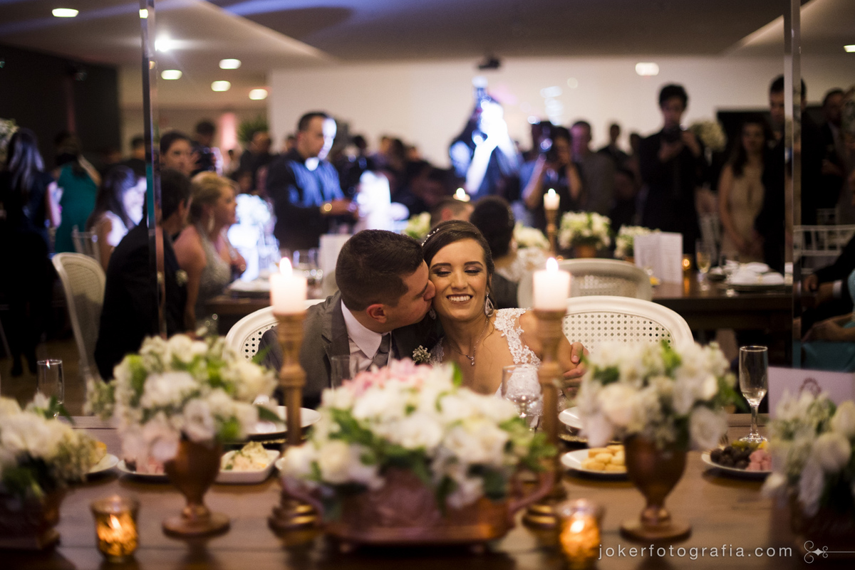 idéias de decoração na mesa dos noivos