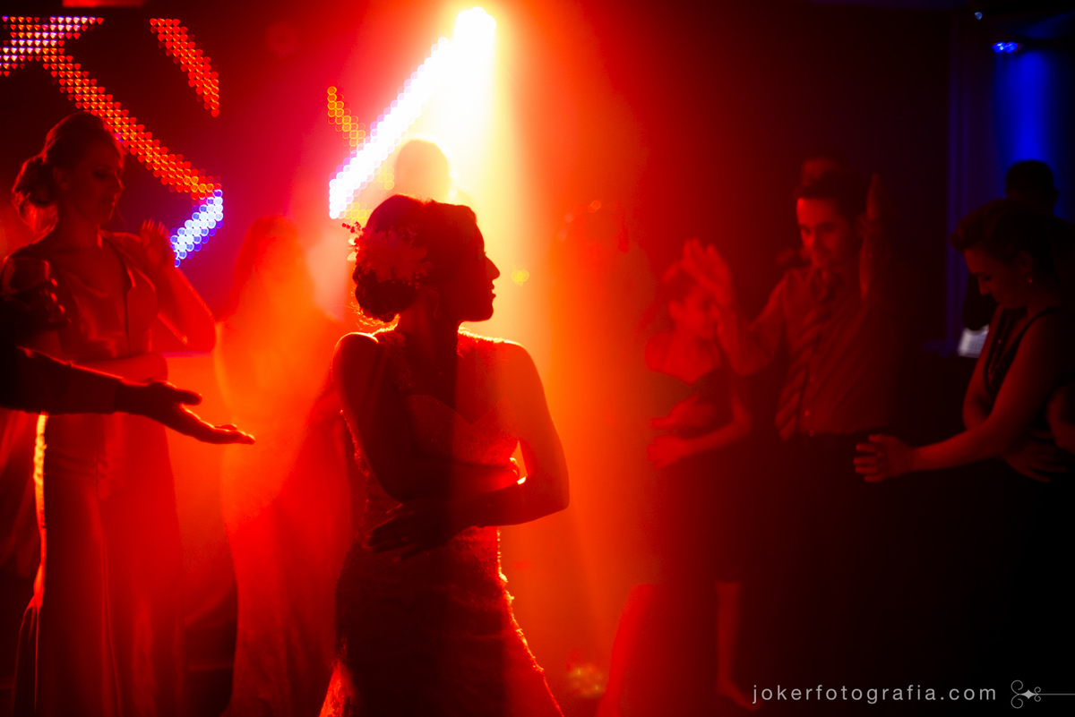 fotos incríveis da noiva dançando de fotógrafos de curitiba