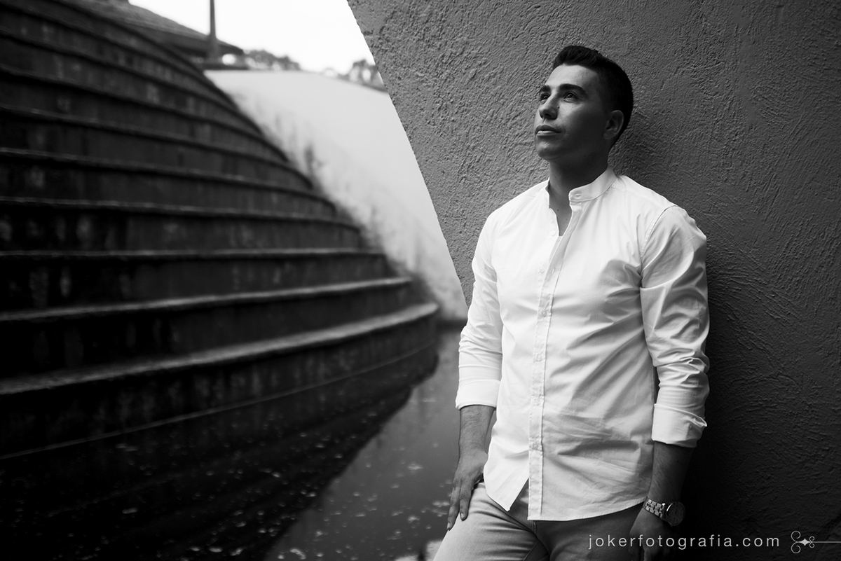 já pensou em fazer um ensaio fotográfico ou um book com um fotógrafo profissional? homens também podem fazer seu ensaio individual masculino